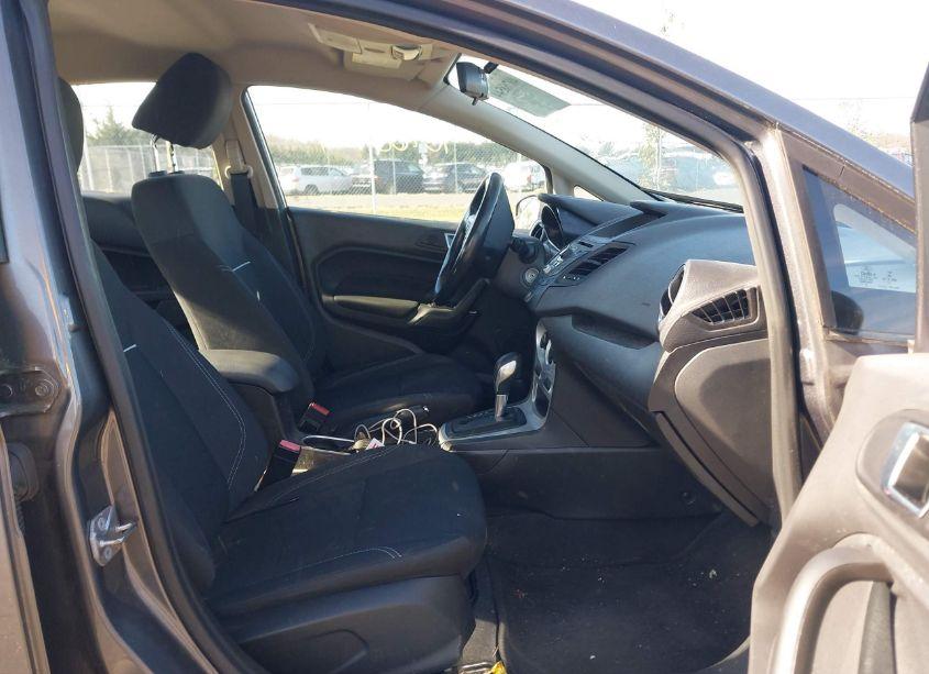 Photo 5 of 2014 Ford Fiesta SE (VIN 3FADP4BJ4EM233450)