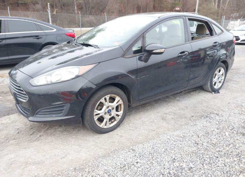 Photo 2 of 2015 Ford Fiesta SE (VIN 3FADP4BJ4FM100799)