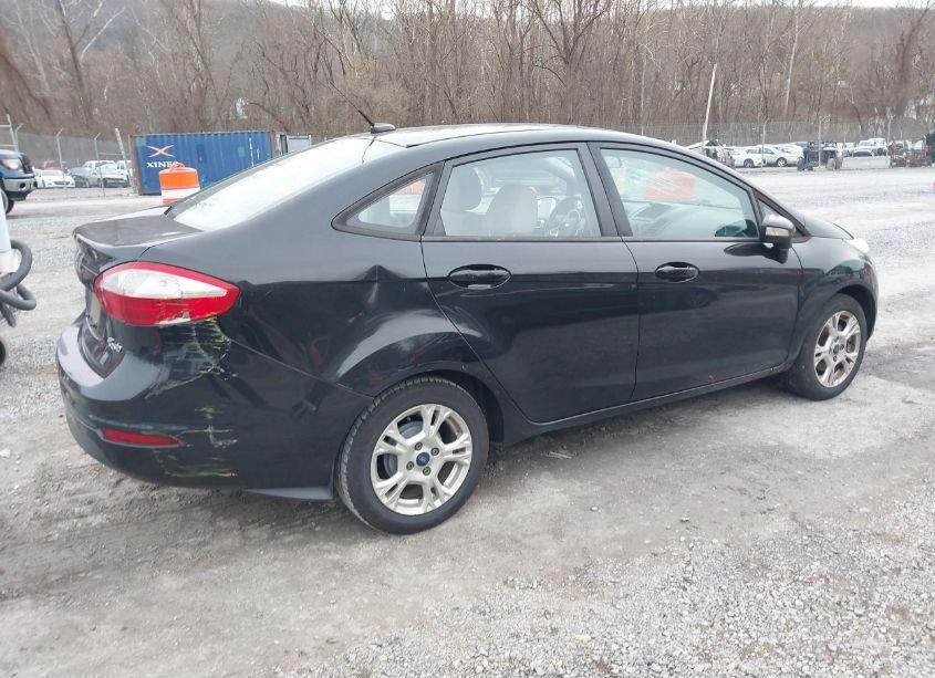 Photo 4 of 2015 Ford Fiesta SE (VIN 3FADP4BJ4FM100799)