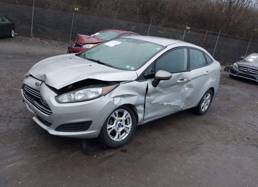 Photo 2 of 2015 Ford Fiesta SE (VIN 3FADP4BJ4FM187538)