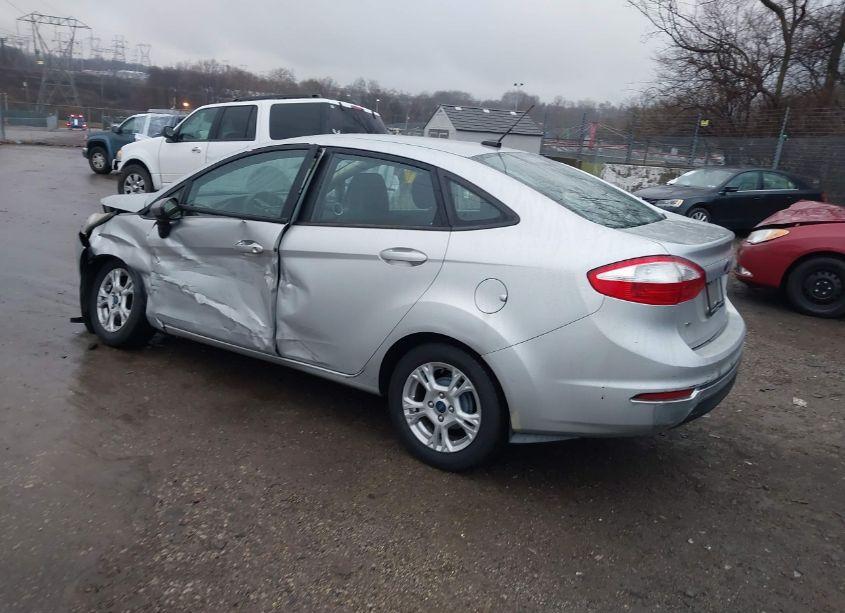 Photo 3 of 2015 Ford Fiesta SE (VIN 3FADP4BJ4FM187538)