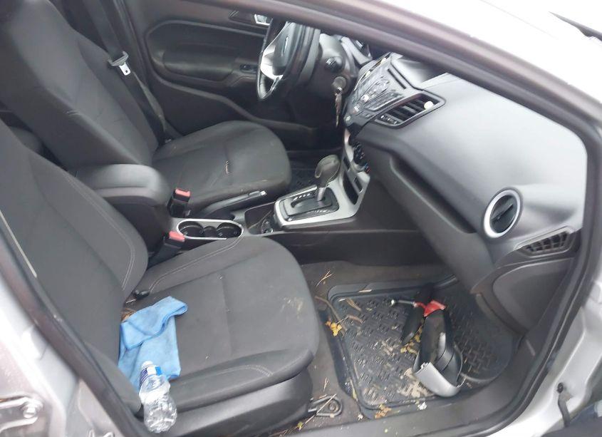 Photo 5 of 2015 Ford Fiesta SE (VIN 3FADP4BJ4FM187538)