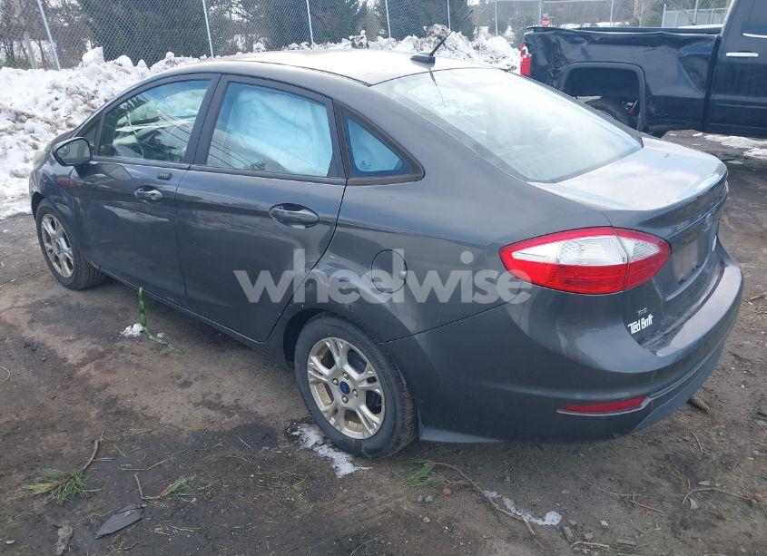 Photo 3 of 2015 Ford Fiesta SE (VIN 3FADP4BJ4FM189953)