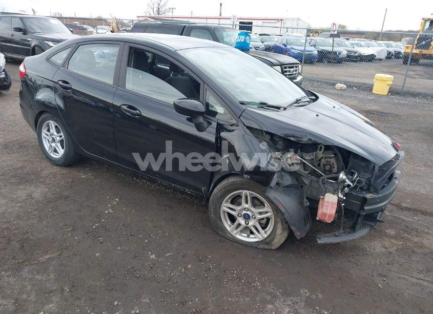 2017 Ford Fiesta SE (VIN 3FADP4BJ4HM153649) main photo