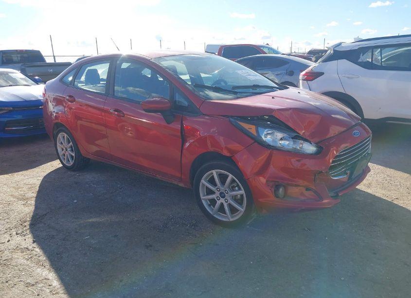 2018 Ford Fiesta SE (VIN 3FADP4BJ4JM132340) main photo
