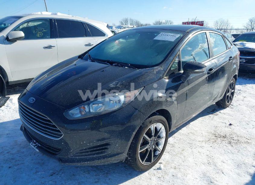 Photo 2 of 2019 Ford Fiesta SE (VIN 3FADP4BJ4KM101395)