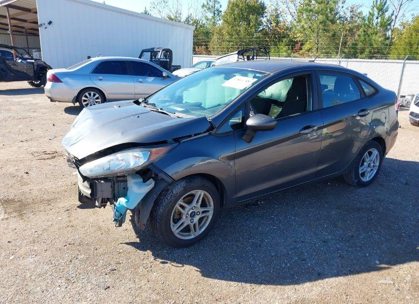 Photo 2 of 2019 Ford Fiesta SE (VIN 3FADP4BJ4KM141766)