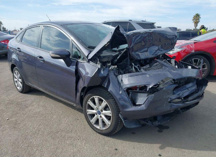 2013 Ford Fiesta SE (VIN 3FADP4BJ5DM200746) main photo