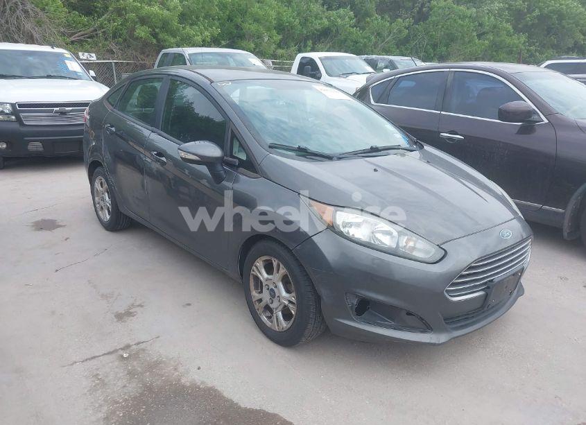 2015 Ford Fiesta SE (VIN 3FADP4BJ5FM101119) main photo