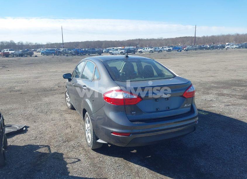 Photo 3 of 2015 Ford Fiesta SE (VIN 3FADP4BJ5FM219915)
