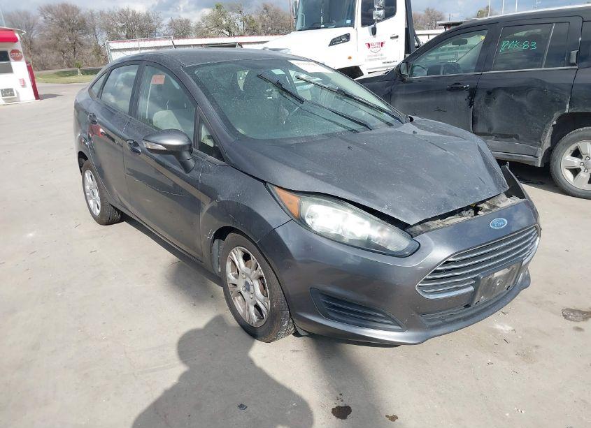 2016 Ford Fiesta SE (VIN 3FADP4BJ5GM156820) main photo