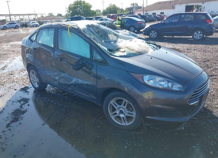 2017 Ford Fiesta SE (VIN 3FADP4BJ5HM137380) main photo