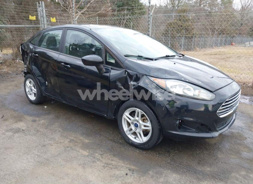2018 Ford Fiesta SE (VIN 3FADP4BJ5JM103543) main photo