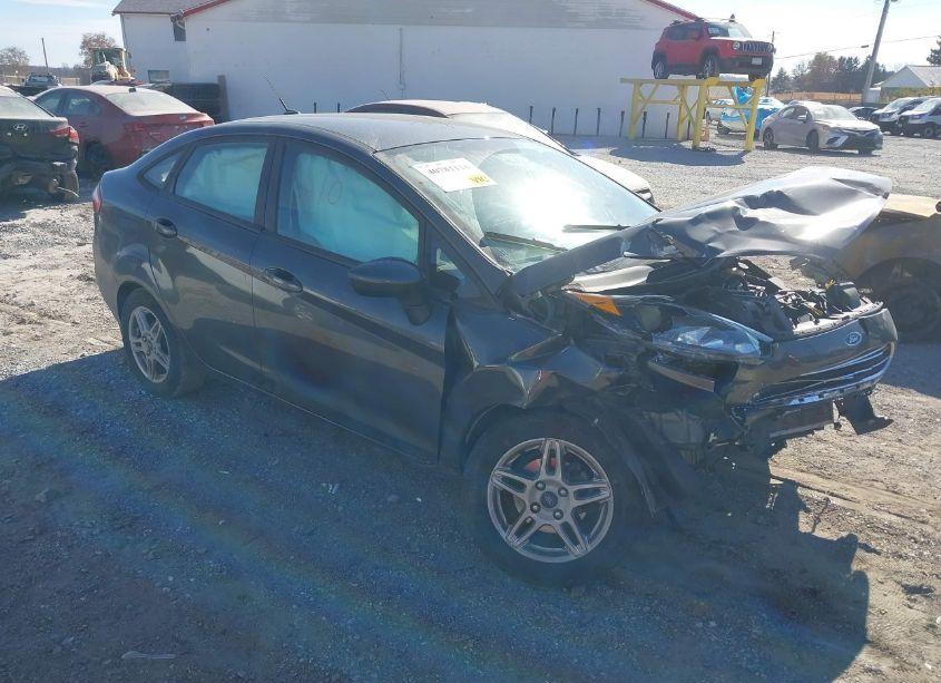 2018 Ford Fiesta SE (VIN 3FADP4BJ5JM133402) main photo