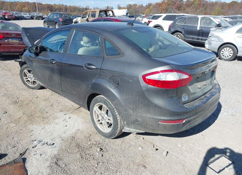 Photo 3 of 2018 Ford Fiesta SE (VIN 3FADP4BJ5JM133402)