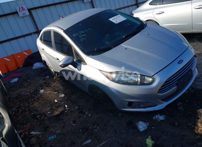 2015 Ford Fiesta SE (VIN 3FADP4BJ6FM117460) main photo