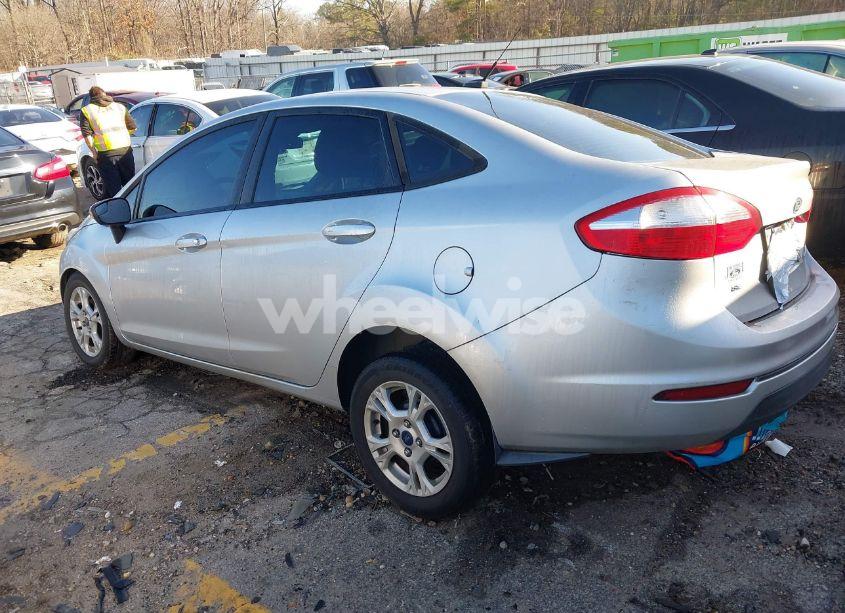 Photo 3 of 2015 Ford Fiesta SE (VIN 3FADP4BJ6FM117460)