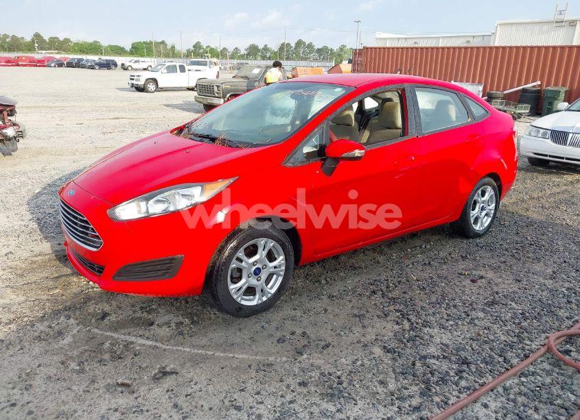 Photo 2 of 2015 Ford Fiesta SE (VIN 3FADP4BJ6FM132489)
