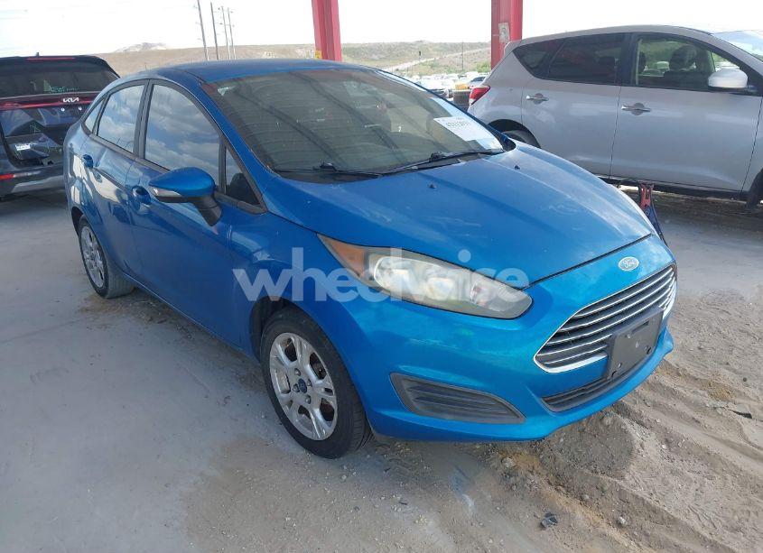 2015 Ford Fiesta SE (VIN 3FADP4BJ6FM139250) main photo