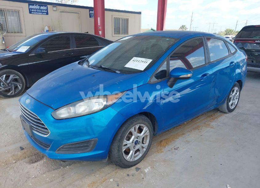 Photo 2 of 2015 Ford Fiesta SE (VIN 3FADP4BJ6FM139250)