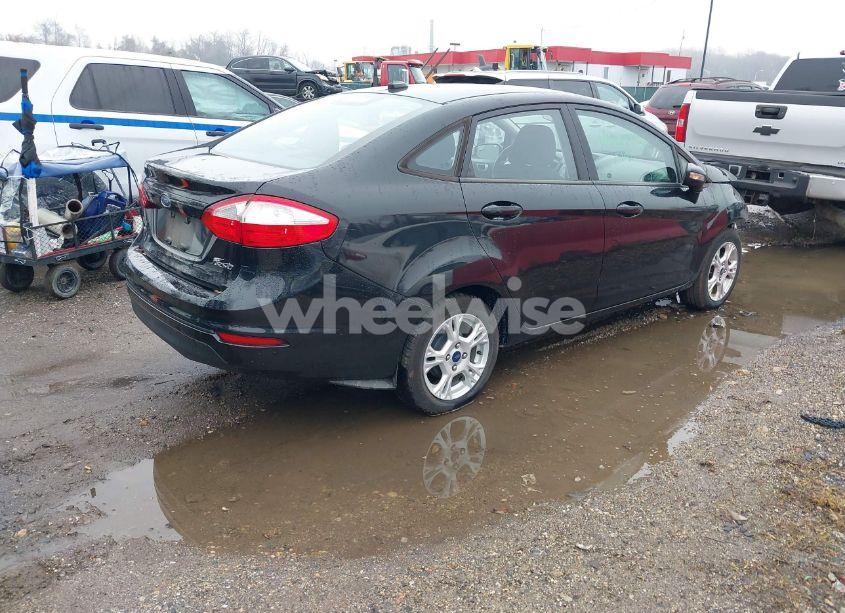 Photo 4 of 2015 Ford Fiesta SE (VIN 3FADP4BJ6FM190182)