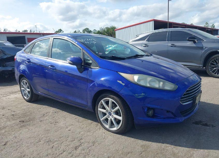 2015 Ford Fiesta SE (VIN 3FADP4BJ6FM196709) main photo