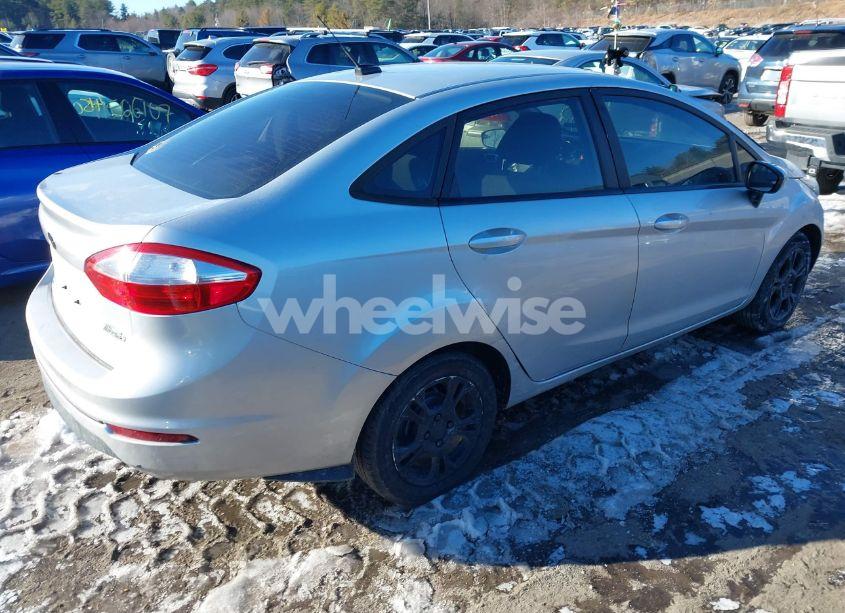 Photo 4 of 2015 Ford Fiesta SE (VIN 3FADP4BJ6FM204601)
