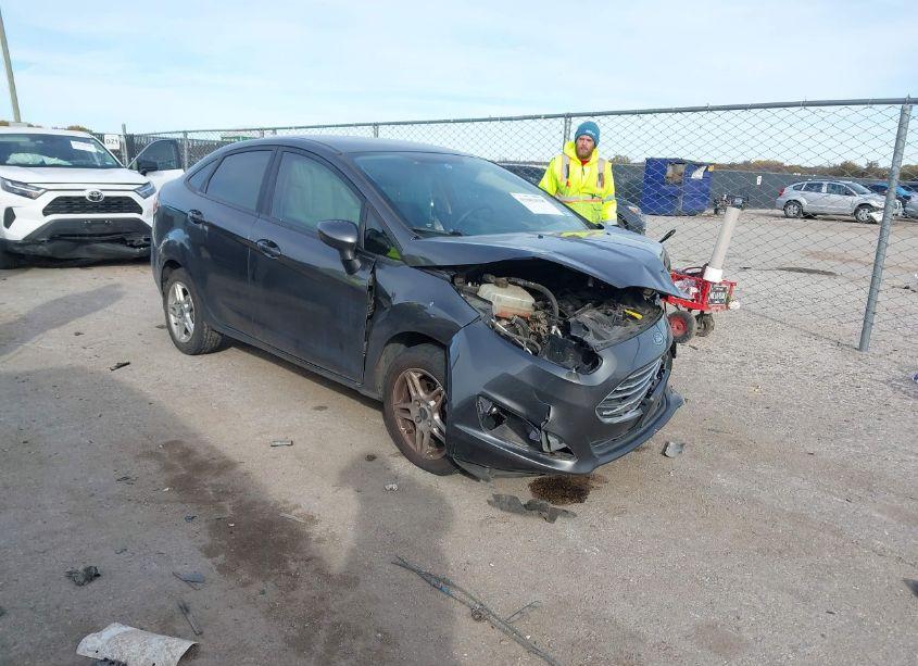 2019 Ford Fiesta SE (VIN 3FADP4BJ6KM118005) main photo