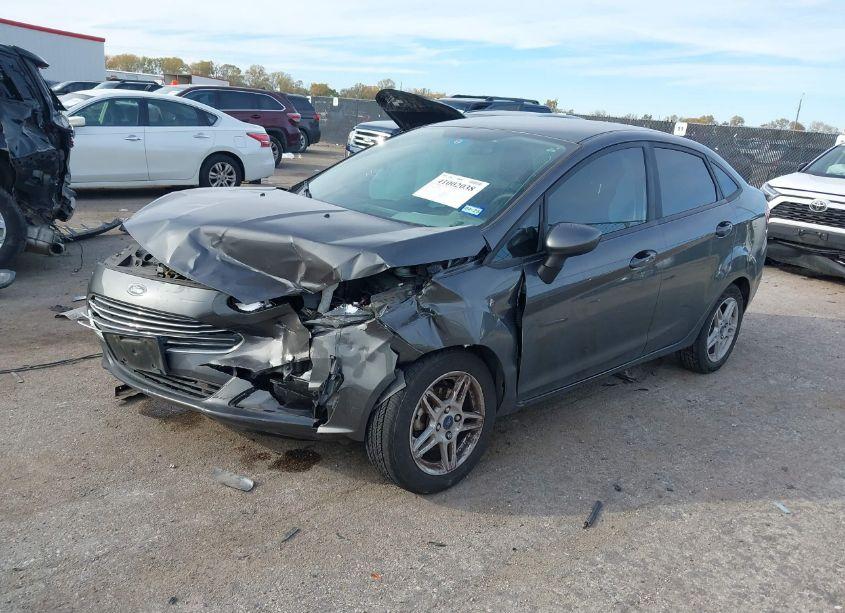 Photo 2 of 2019 Ford Fiesta SE (VIN 3FADP4BJ6KM118005)