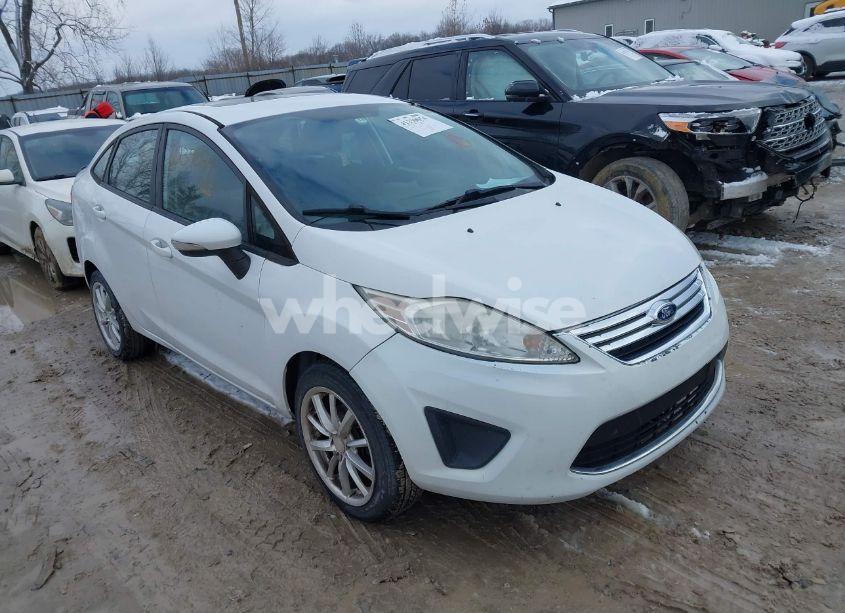 2013 Ford Fiesta SE (VIN 3FADP4BJ7DM176210) main photo