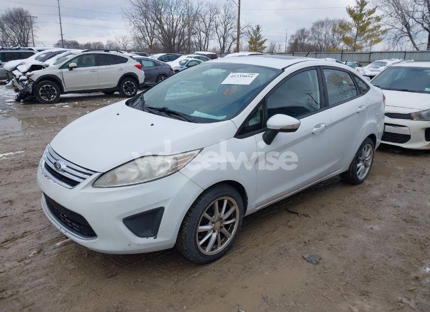 Photo 2 of 2013 Ford Fiesta SE (VIN 3FADP4BJ7DM176210)
