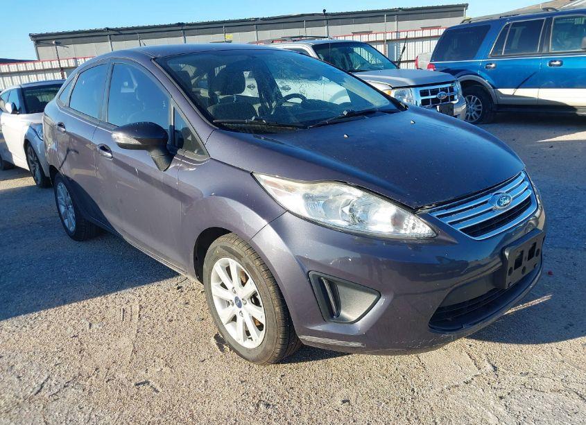 2013 Ford Fiesta SE (VIN 3FADP4BJ7DM213689) main photo
