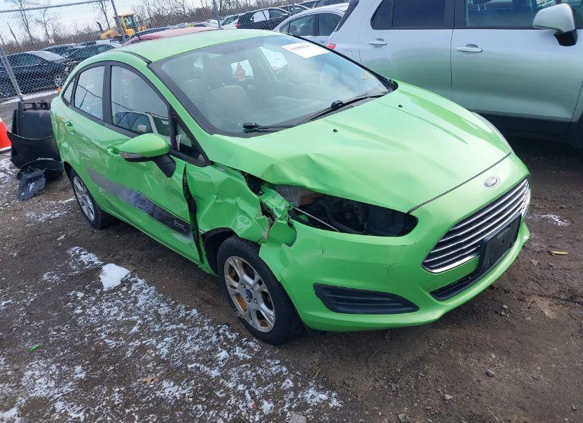 2015 Ford Fiesta SE (VIN 3FADP4BJ7FM141315) main photo