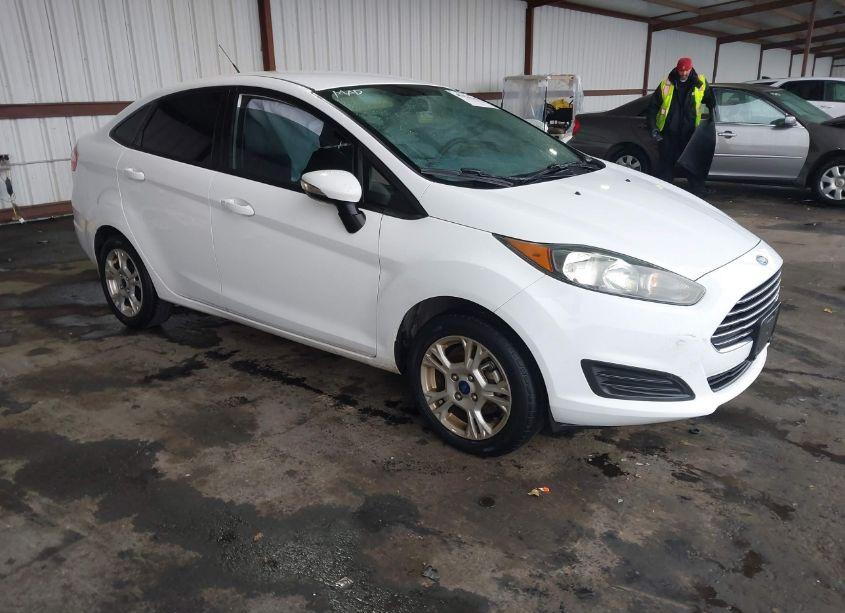 2016 Ford Fiesta SE (VIN 3FADP4BJ7GM141428) main photo