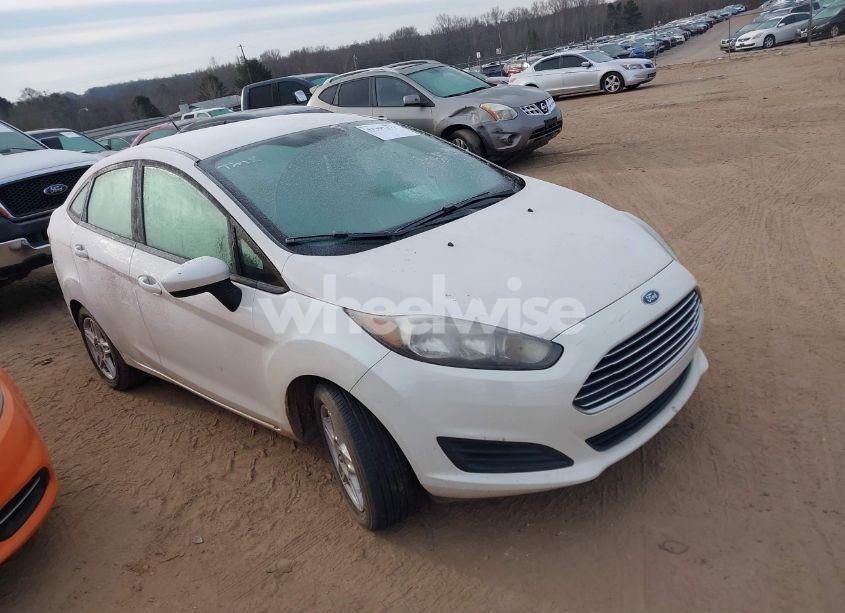 2017 Ford Fiesta SE (VIN 3FADP4BJ7HM142631) main photo
