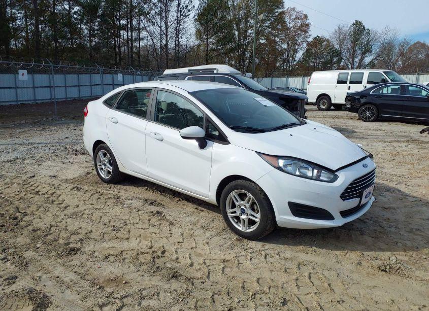 2017 Ford Fiesta SE (VIN 3FADP4BJ7HM163656) main photo