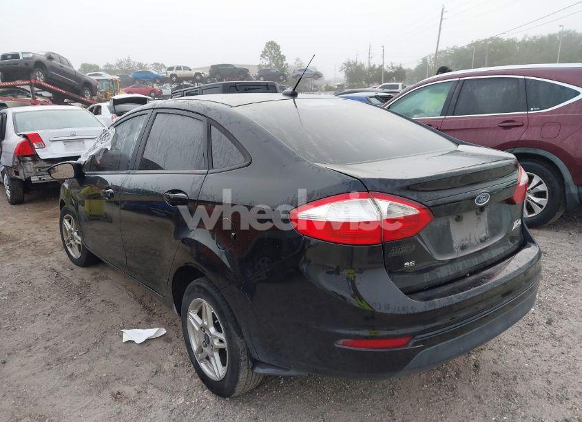 Photo 3 of 2019 Ford Fiesta SE (VIN 3FADP4BJ7KM102525)