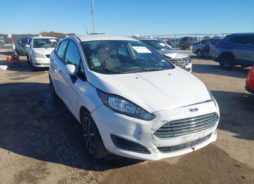 2019 Ford Fiesta SE (VIN 3FADP4BJ7KM110219) main photo