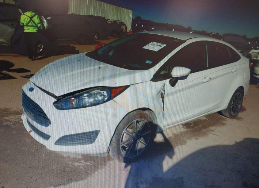 Photo 2 of 2019 Ford Fiesta SE (VIN 3FADP4BJ7KM110219)