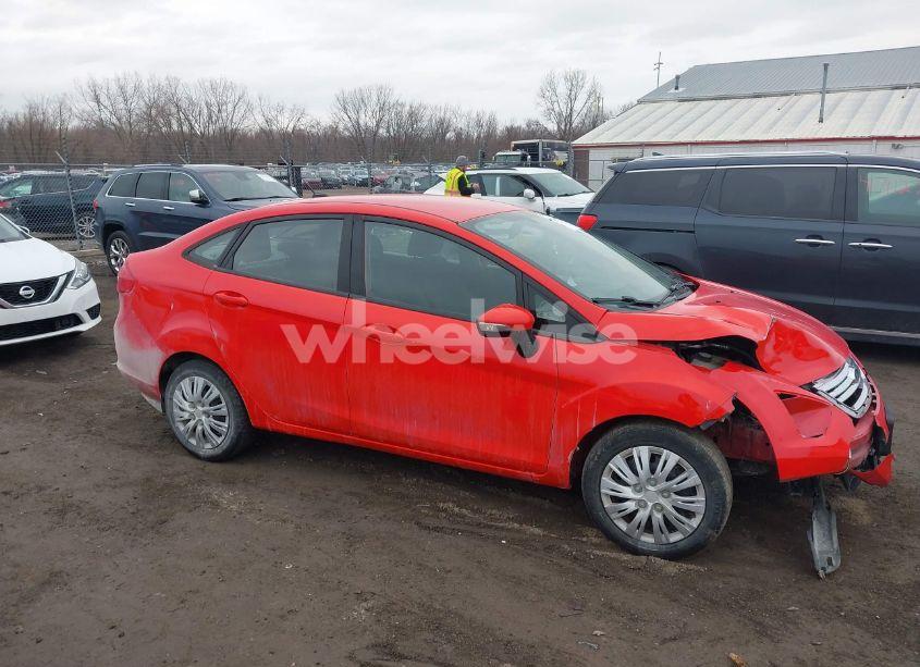 2013 Ford Fiesta SE (VIN 3FADP4BJ8DM225639) main photo