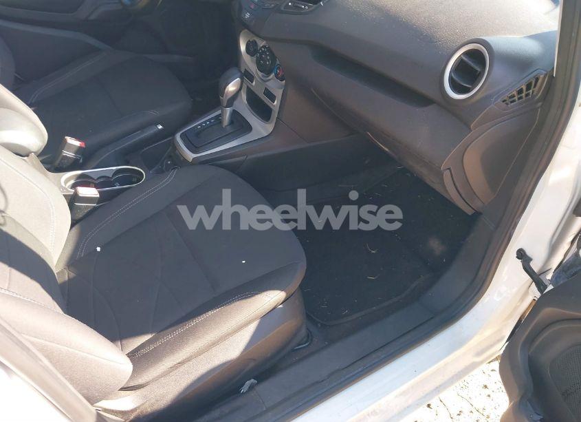 Photo 5 of 2014 Ford Fiesta SE (VIN 3FADP4BJ8EM216408)