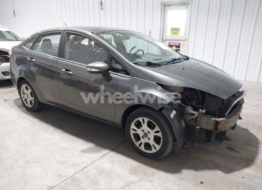 2015 Ford Fiesta SE (VIN 3FADP4BJ8FM129934) main photo