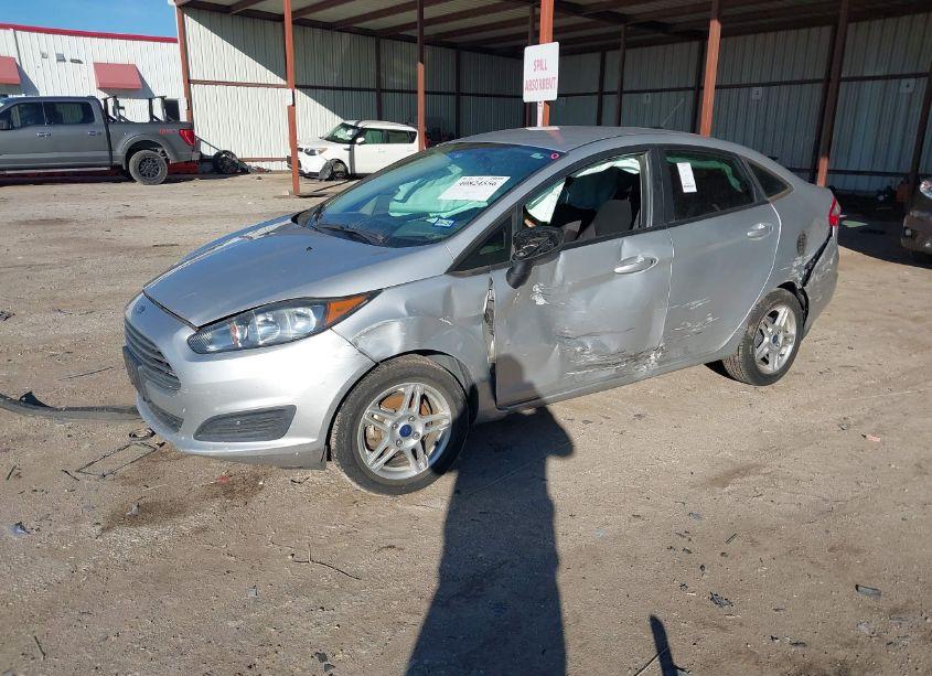 Photo 2 of 2019 Ford Fiesta SE (VIN 3FADP4BJ8KM126946)