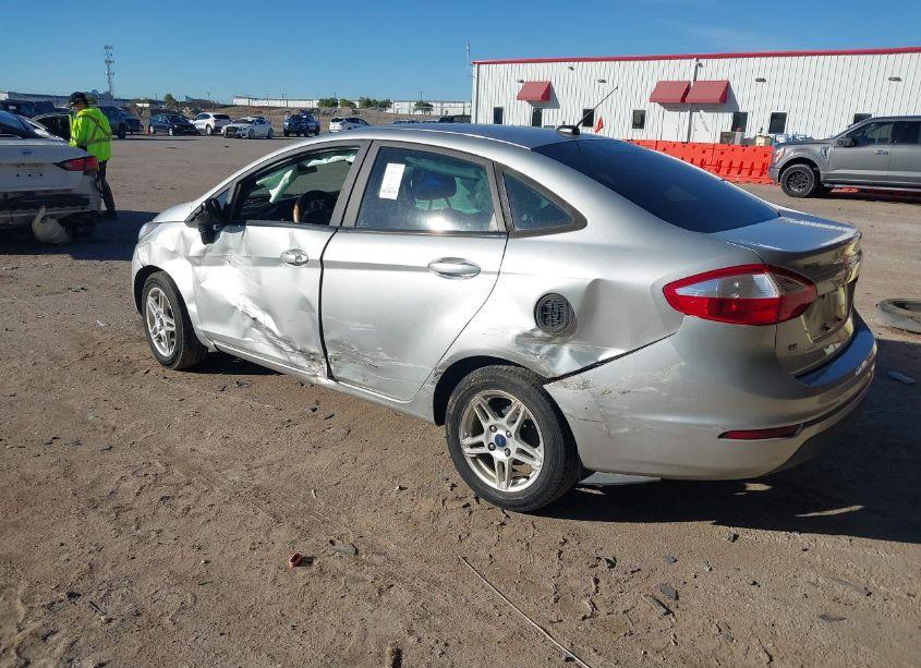 Photo 3 of 2019 Ford Fiesta SE (VIN 3FADP4BJ8KM126946)