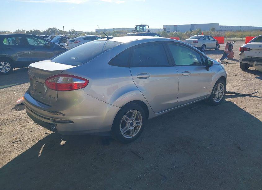 Photo 4 of 2019 Ford Fiesta SE (VIN 3FADP4BJ8KM126946)