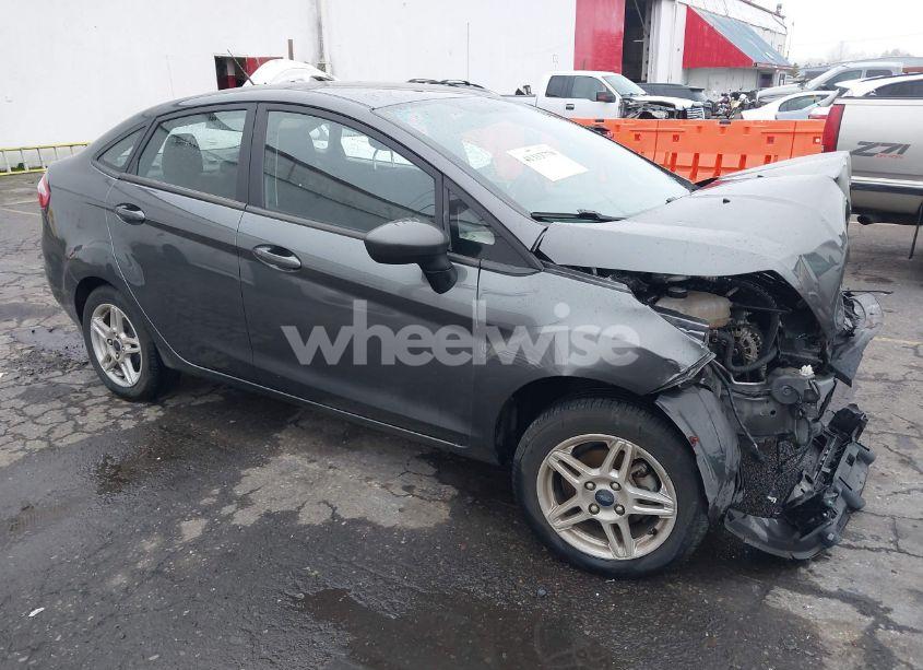 2019 Ford Fiesta SE (VIN 3FADP4BJ8KM132696) main photo