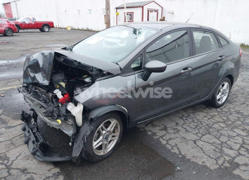 Photo 2 of 2019 Ford Fiesta SE (VIN 3FADP4BJ8KM132696)
