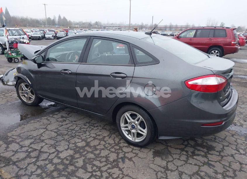 Photo 3 of 2019 Ford Fiesta SE (VIN 3FADP4BJ8KM132696)