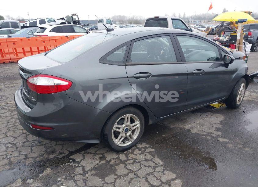 Photo 4 of 2019 Ford Fiesta SE (VIN 3FADP4BJ8KM132696)