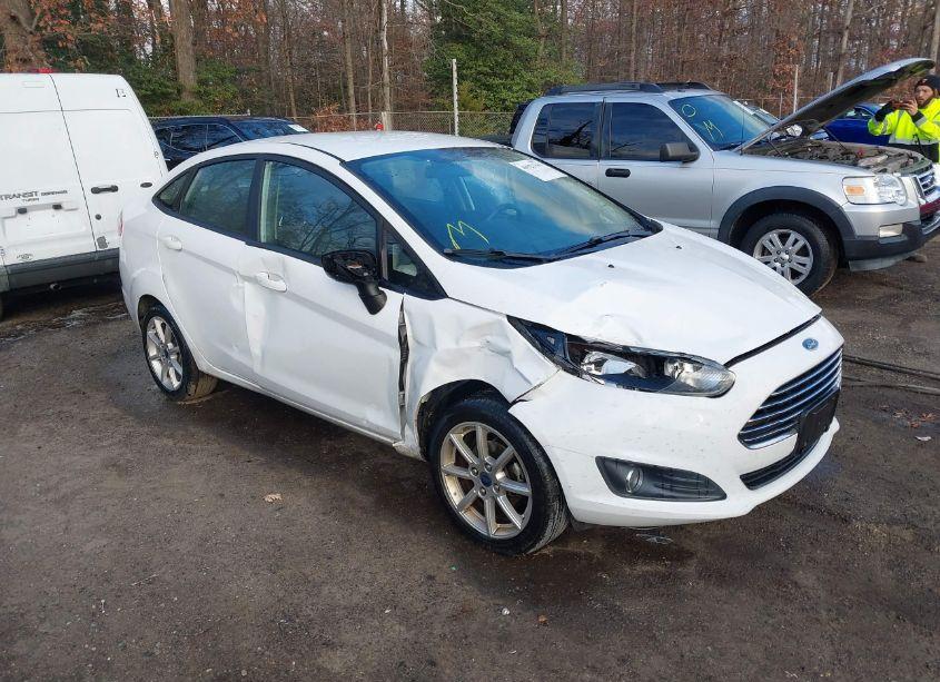 2019 Ford Fiesta SE (VIN 3FADP4BJ8KM148462) main photo